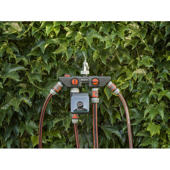 Gardena 4-Wege-Verteiler: Anschlussmöglichkeit für bis zu 4 Geräte an den Wasserhahn, passend zu Gardena Bewässerungscomputern & -uhren, Wasserdurchfluss regulier- und absperrbar (8194-20)