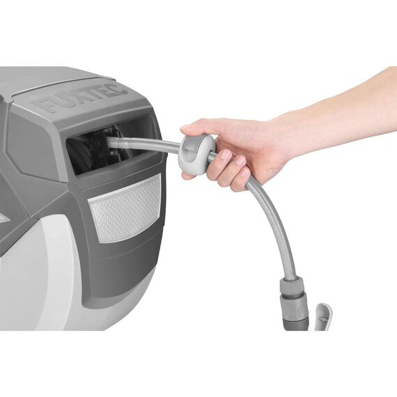 Fuxtec automatische Schlauchtrommel FX-WSA30G – 30 m Gartenschlauch ½ Zoll – Schlauchaufroller zur Wandmontage inkl. Handbrause und Anschlüssen – 180° schwenkbar (65x29x46 cm)
