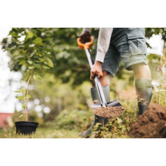 Fiskars Gärtnerspaten für harte, steinige Böden, Spitz, Länge 116,6 cm, Hochwertiges Stahl-Blatt/Kunststoff-Stiel, Schwarz/Orange, Solid, 11066716