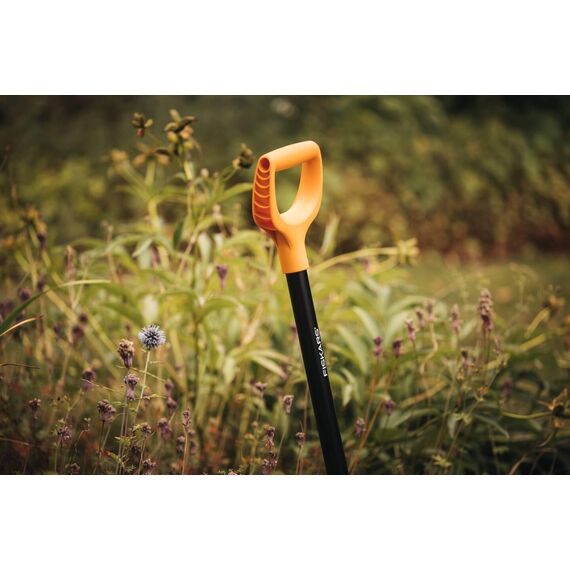 Fiskars Gärtnerspaten für weiche, steinarme Böden, Rund, Länge 116,6 cm, Hochwertiges Stahl-Blatt/Kunststoff-Stiel, Schwarz/Orange, Solid, 1066717