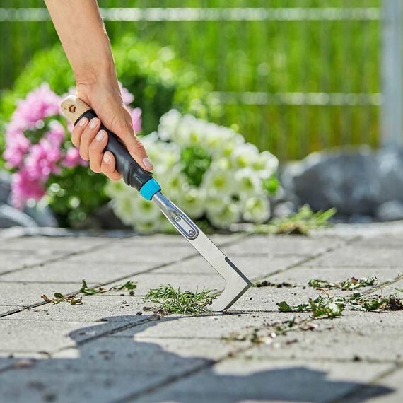 Gardena EcoLine Fugenkratzer: Zum gründlichen Reinigen von Fugen, geeignet für Pflastersteine, Mauerkanten und Plattenfugen, beidseitiges Messer aus rostfreiem Edelstahl (17704-20)