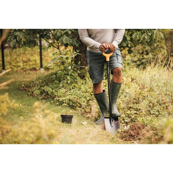 Fiskars Gärtnerspaten für harte, steinige Böden, Spitz, Länge 116,6 cm, Hochwertiges Stahl-Blatt/Kunststoff-Stiel, Schwarz/Orange, Solid, 11066716