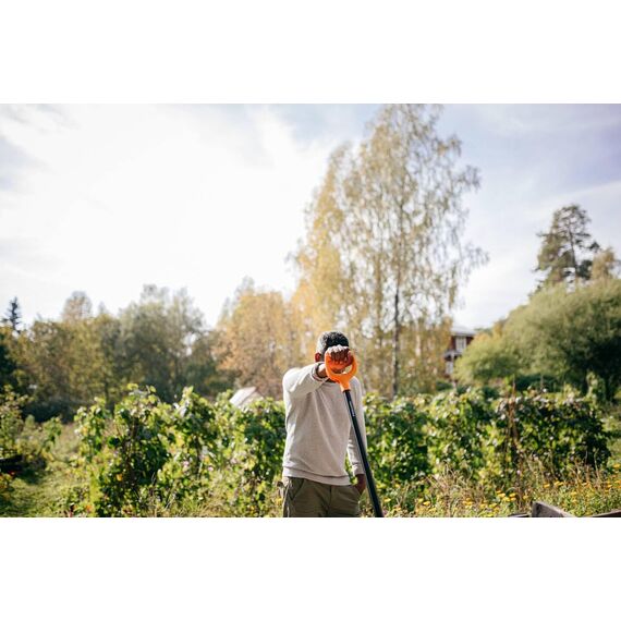 Fiskars Spatengabel für harte, steinige Böden, Mit 4 Zinken, Länge 120 cm, Hochwertige Stahl-Zinken/Kunststoff-Stiel, Schwarz/Orange, Solid, 1070673