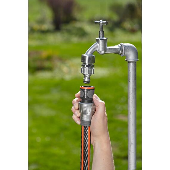 Gardena Premium Kunststoff Schlauchverbinder 19 mm (3/4 Zoll): Adapter für Wasserhähne, hohe Schlauchhaltekraft, frostsicher, Griffmulden, verpackt (18256-20), Schwarz/Silber