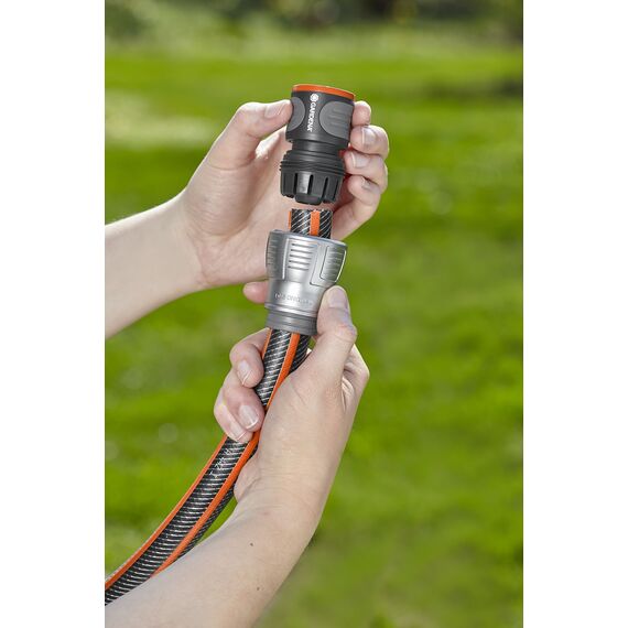Gardena Premium Kunststoff Schlauchverbinder 19 mm (3/4 Zoll): Adapter für Wasserhähne, hohe Schlauchhaltekraft, frostsicher, Griffmulden, verpackt (18256-20), Schwarz/Silber