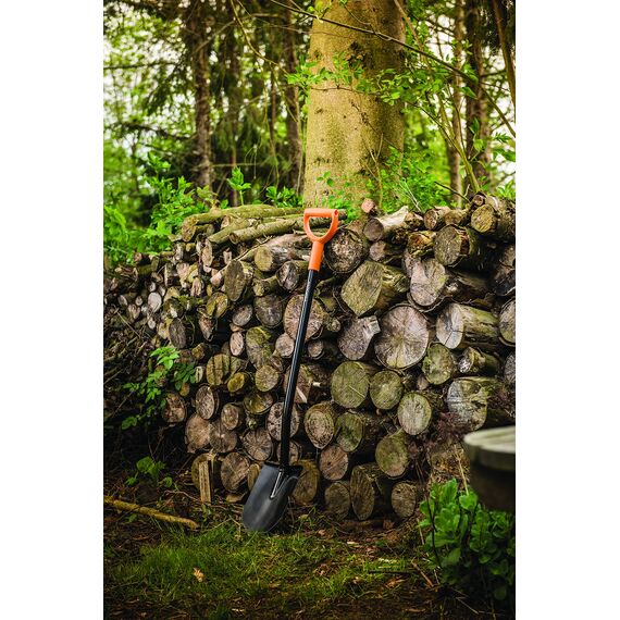 Fiskars Gärtnerspaten für harte, steinige Böden, Spitz, Länge: 117 cm, Stahl-Blatt und -Stiel, Kunststoff-Griff, Schwarz/Orange, Solid, 1003455