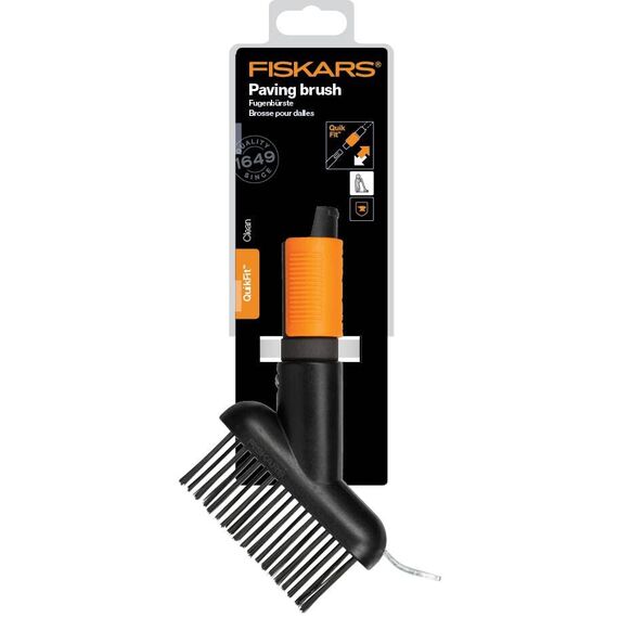 Fiskars Fugenbürste mit zusätzlicher Kratz-Klinge, Gerätekopf, Länge: 18,5 cm, Breite: 15 cm, Stahl-Borsten/Glasfaserverstärkter Kunststoff-Rahmen, Schwarz/Orange, QuikFit, 1000657