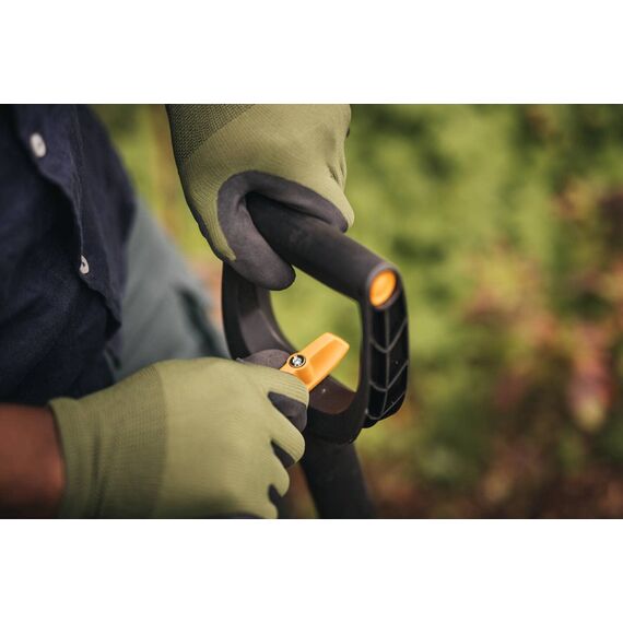 Fiskars Teleskop-Spaten für schwere, steinige Böden, Spitz, Länge: 111 - 130 cm, Verstärktes Borstahl-Blatt, Schwarz/Orange, Xact, 1066732