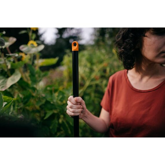 Fiskars Universal-Gartenrechen mit 12 gebogenen Zinken, Breite: 41 cm, glasfaserverstärkter Kunststoff/Aluminium, Schwarz/Orange, Solid, 1003466