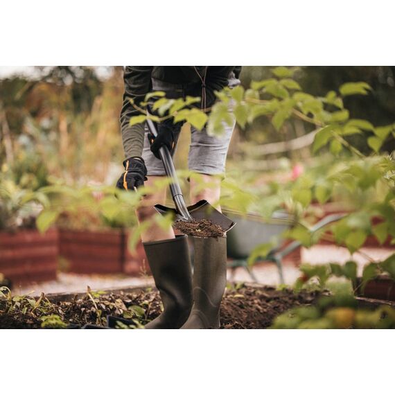 Fiskars Gärtnerspaten, Rund, Spaten für weiche, steinarme Böden, Länge: 125 cm, Hochwertiger Borstahl, Grau/Schwarz, Ergonomic, 1070640