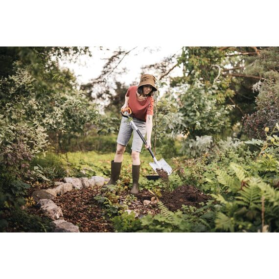 Fiskars Gärtnerspaten für harte, steinige Böden, Spitz, Länge: 120 cm, Verstärktes Borstahl-Blatt, Schwarz/Orange, Xact, 1066729