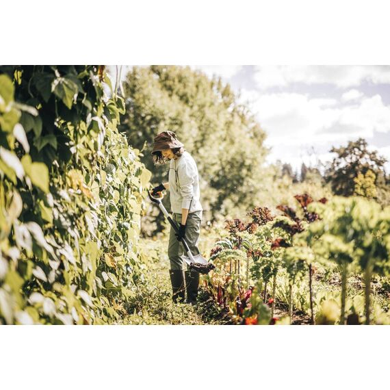 Fiskars Gärtnerspaten für weiche, steinarme Böden, Rund, Länge: 120 cm, Verstärktes Borstahl-Blatt, Schwarz/Orange, Xact, 1066730