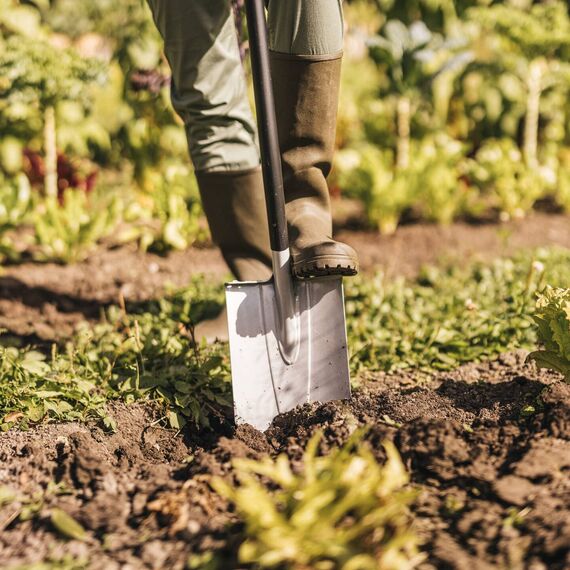 Fiskars Gärtnerspaten für harte, steinige Böden, Spitz, Länge: 120 cm, Verstärktes Borstahl-Blatt, Schwarz/Orange, Xact, 1066729