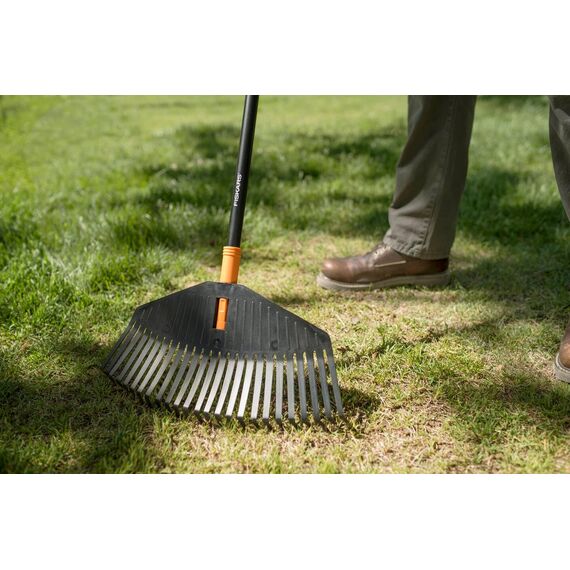 Fiskars Stiel, Für Fiskars Solid Laubbesen und Gartenrechen, Länge 157,5 cm, Aluminium, Schwarz/Orange, Solid, 1014913