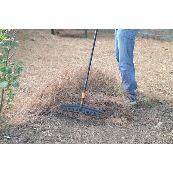 Fiskars Rechen-Kopf, 12 Zinken, Verbindbar mit Fiskars Solid Stiel, Breite: 41 cm, Kunststoff-Zinken, Schwarz, Solid, 1014917