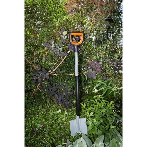 Fiskars Gärtnerspaten für harte, steinige Böden, Spitz, Länge: 120 cm, Verstärktes Borstahl-Blatt, Schwarz/Orange, Xact, 1066729