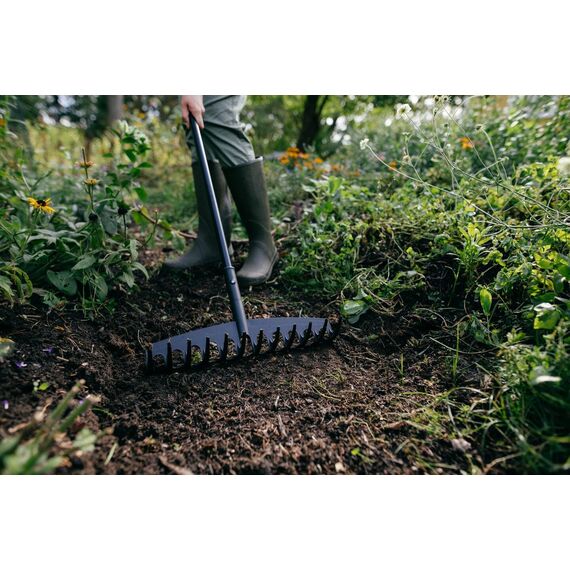 Fiskars Universal-Gartenrechen mit 12 gebogenen Zinken, Breite: 41 cm, glasfaserverstärkter Kunststoff/Aluminium, Schwarz/Orange, Solid, 1003466