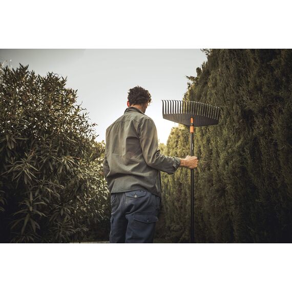 Fiskars Laubbesen, 25 Zinken, Länge: 175 cm, Breite: 52 cm, Kunststoff-Zinken/Aluminium-Stiel, Schwarz/Orange, L, Solid, 1003465