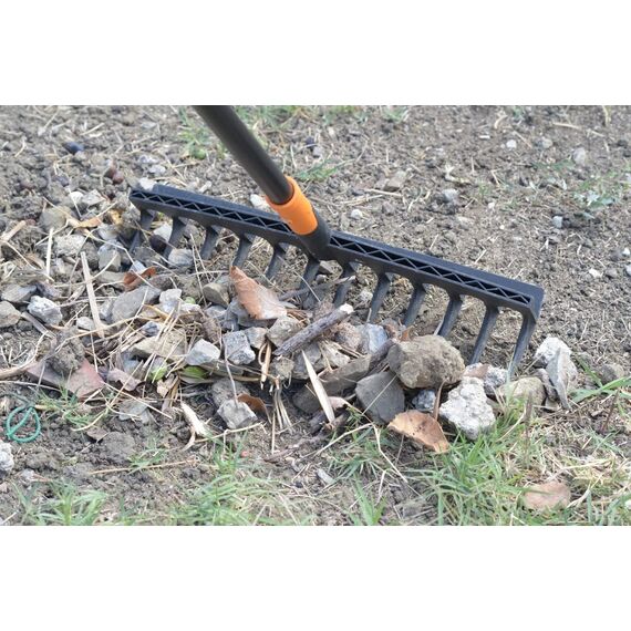 Fiskars Rechen-Kopf, 12 Zinken, Verbindbar mit Fiskars Solid Stiel, Breite: 41 cm, Kunststoff-Zinken, Schwarz, Solid, 1014917