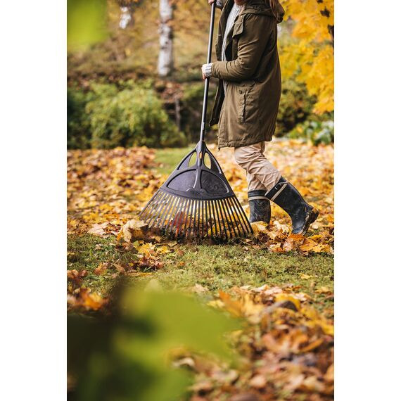 Fiskars Laubbesen, 27 Zinken, Breite: 65 cm, Kunststoff-Zinken/Aluminium-Stiel, Schwarz/Orange, XL, Solid, 1015645