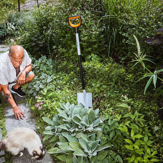 Fiskars Gärtnerspaten für harte, steinige Böden, Spitz, Länge: 120 cm, Verstärktes Borstahl-Blatt, Schwarz/Orange, Xact, 1066729