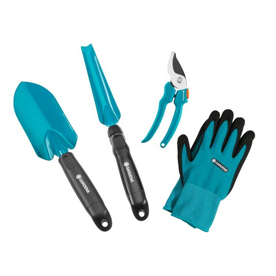 Gardena Grundausstattung Kleingeräte Aktion: 4-teiliges Gartenset für die Gartenpflege, universelle Gartenschere, stabile Blumenkelle, Unkrautstecher, atmungsaktive Gartenhandschuhe 8/M (8965-30)