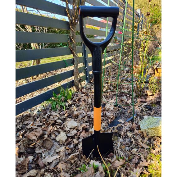 MIVOS Spitz-Spaten aus Gehärtetem Stahl - 75 cm - Mini Feldspaten mit Metall-Stiel und D-Griff - Schaufel - Gärtnerspaten - Kleine Spitzschaufel für Garten- und Bauarbeiten - Made in EU