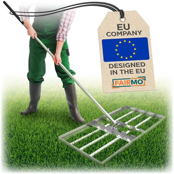Der handliche Rasen Rakel Edelstahl (75x35 cm) von Fairmo [für sattgrünen Rasen] - Rakel für Rasen inkl. 2 Meter Stiel - Rasenpflege mit Nivellierrechen - Rasenrechen breit Sanden