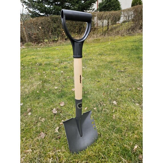 MIVOS Camping-Spaten aus Gehärtetem Borstahl - Länge 66 cm - Spatenschaufel - Survival-Schaufel mit Holzstiel - Kleiner Spitz-Spaten mit D-Griff - Grabspaten - Feldspaten - Made in EU