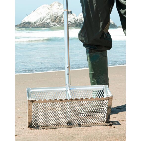 Exact Design Sand-Flohhharke, eloxiertes Aluminium, einteilig, robust, 147,8 cm Langer Griff, 40,6 cm breiter Korb, scharfe Zähne, gebogener Griff