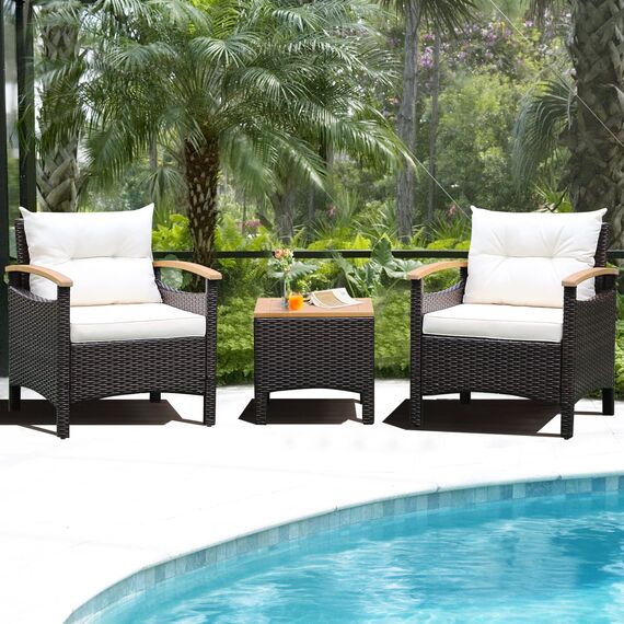 GIANTEX Rattan Balkonmöbel Set 2 Personen, 3 TLG. Rattan Gartensitzgruppe Lounge Set mit Kissen cremeweiß, Gartenmöbel Set 2 Sessel mit Tisch, Gartengarnitur Sitzgruppe Gartenlounge Set