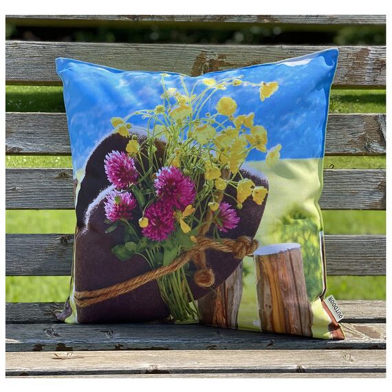 heimtexland ® Outdoorkissen Bedruckt 45x45 Garten Lounge Dekokissen Outdoor Lotus Effekt Typ742 Alpstyle Wanderhut