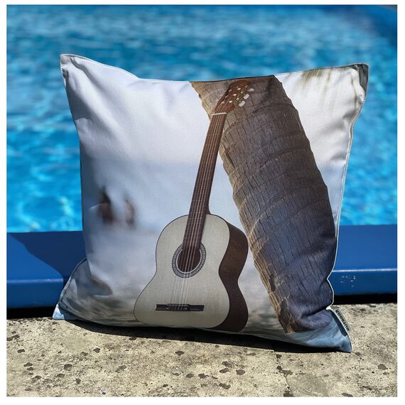 heimtexland ® Outdoorkissen Bedruckt 45x45 Garten Lounge Dekokissen Outdoor Lotus Effekt Typ742 Beach Gitarre