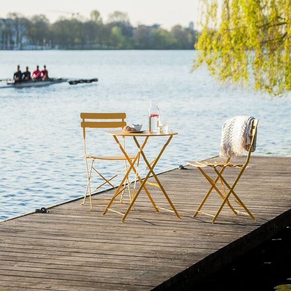 Vanage | Bistro Set Balkon | Balkonmöbel klappbar Set 3-teilig | pulverbeschichteter Stahl, wetterbeständig, Gartentisch & Stühle perfekt für Garten & kleine Balkone