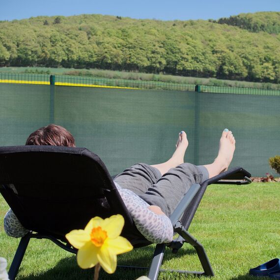 Relaxdays Zaunblende, Sichtschutz für Gartenzaun & Balkongeländer, HDPE Gewebe, UV-stabilisiert, wetterfest, 1x10m, grün