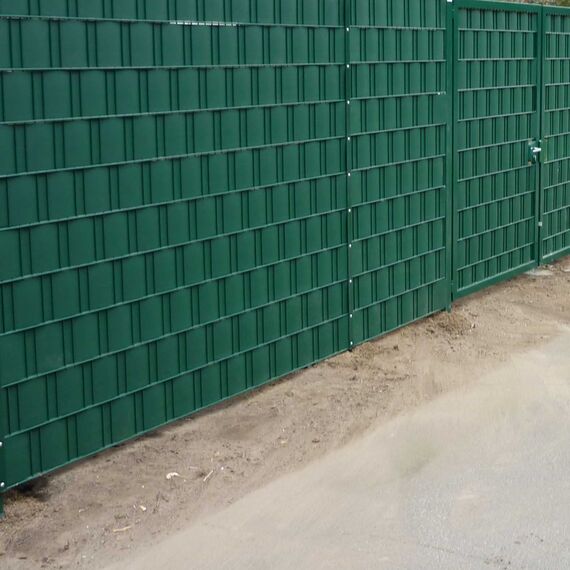INTRA-TEC Zaun-Sichtschutzstreifen Moosgrün - 9 Stück aus Hart-PVC 252x19 cm, RAL 6005 für Doppelstabmattenzäune, Windschutz