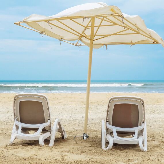 com-four® Sonnenschirmhalter aus massivem Metall - Schirmständer mit Griff, für Kies- und Sandboden - Standfuß für Sonnenschirme mit Ø 25/32/35 mm (silberfarben)