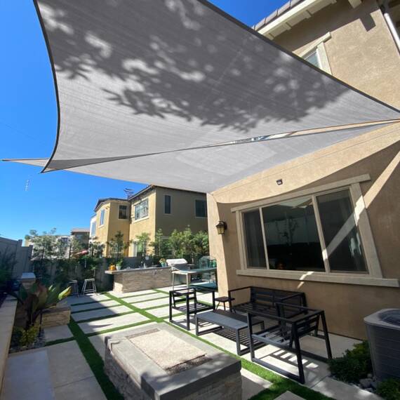 Sunlax, Sonnensegel 5,49 m × 5,49 m × 5,49 m – dreieckig, silberfarben, UV-blockierend, atmungsaktiv – Sonnenschutz für Terrasse, Garten, Deck oder Pergola