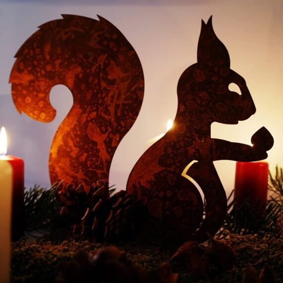 ALEMIN Sitzendes Eichhörnchen Rost Deko, Gartendeko Rost Eichhörnchen Baumstecker Gartenstecker Edelrost Eichhörnchen mit Schraube