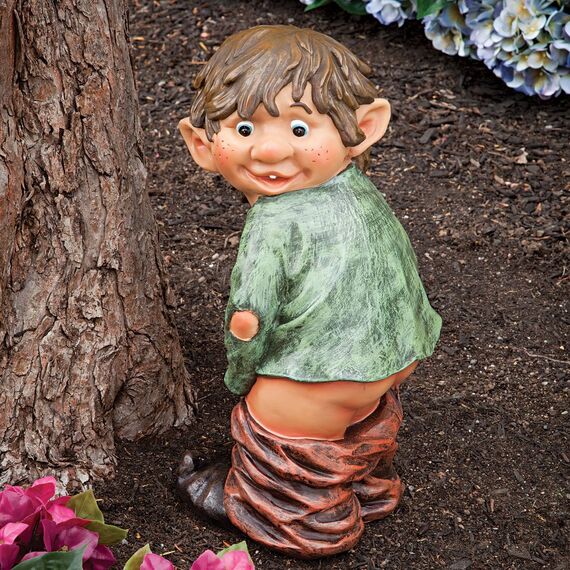 Bits and Pieces - Gartenzwerg mit Hose runter - Frecher Zwerg auf frischer Tat ertappt - Lustiges Gartendeko aus Kunstharz - 34cm hoch x 13cm breit