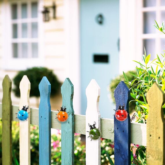 GIFTME 5 Metall-Garten-Wandkunst, dekoratives Set mit 4 niedlichen Marienkäfern, Wandskulpturen für den Außenbereich