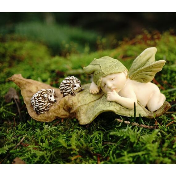 Top Collection Miniatur Feengarten und Terrarium Statue Schlafende Fee Baby mit Igeln