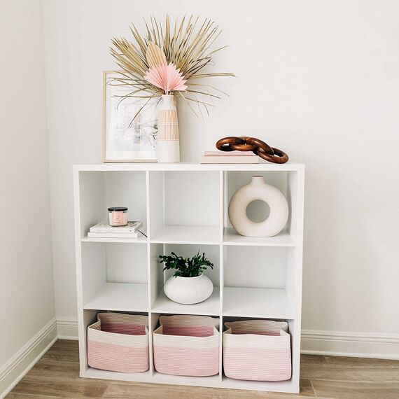 OrganiHaus Aufbewahrungskorb Rechteckig Geflochten, Körbe Aufbewahrung Wohnzimmer, Kinderzimmer, Badezimmer, Deko Korb, Faltbar mit Griffen für Decken & Spielzeug – Rosa & Cremeweiß, 37x25x22,5 cm