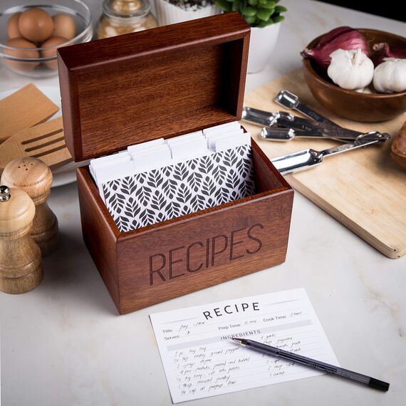 Apace Living Rezeptbox Holz mit blanko Rezeptkarten und Trennkarten – Sapeli Rezeptkiste für die Aufbewahrung Ihrer Rezepte – Exklusiver Rezeptordner Rezeptkasten für bis zu 240 Karten