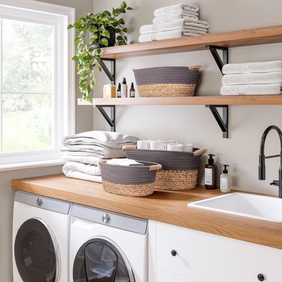 Seville Classics Premium natürlicher handgewebter tragbarer Wäschekorb mit Tragegriffen, Haushaltsaufbewahrung für Kleidung, Bettwäsche, Laken, natürliche Wasserhyazinthe und graues Seil, 3-teiliges