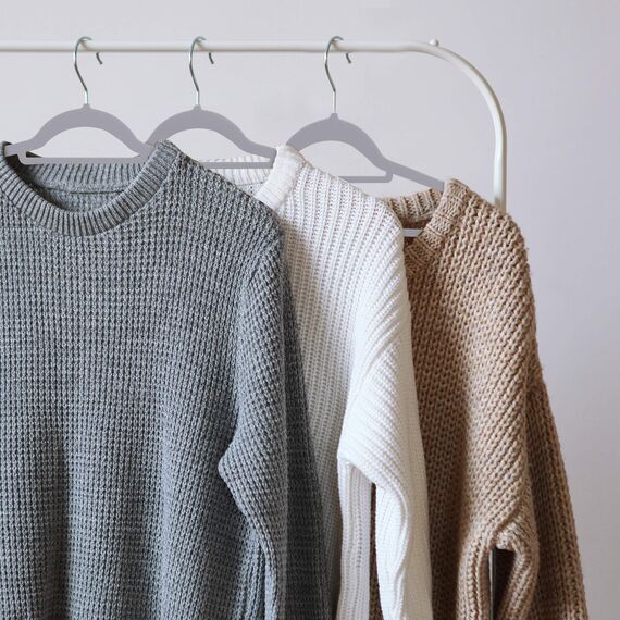 Utopia Home - Antirutsch-Kleiderbügel aus Samt - rutschfeste und strapazierfähige Kleiderbügel aus Samt mit Krawattenhalter - Stark genug, Jacken und Pullover zu halten (Grau, 50er-Pack)