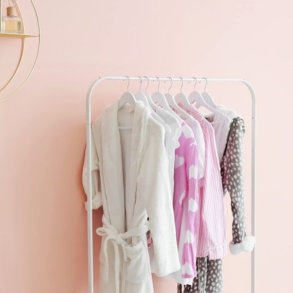 OGIVO Kleiderbügel Holz – 30er Set Holzbügel Bügel aus Holz für Ihre Garderobe – 360° drehbarer Haken – Einkerbungen an den Schultern – Hangers Clothes (Weiß)