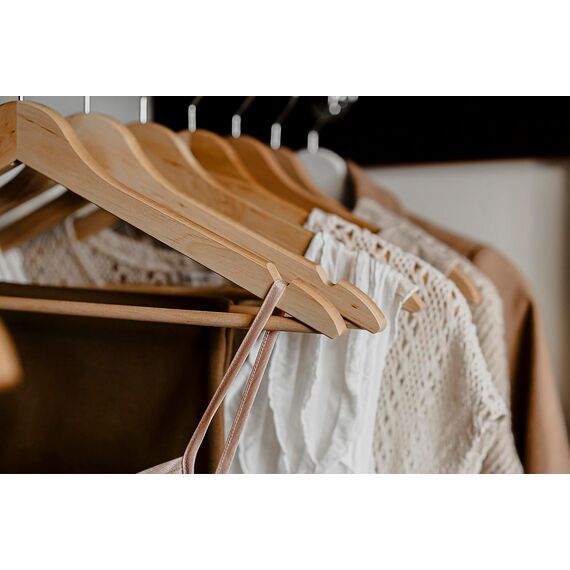 OGIVO Kleiderbügel Holz – 30er Set Holzbügel Bügel aus Holz für Ihre Garderobe – 360° drehbarer Haken – Einkerbungen an den Schultern – Hangers Clothes (Natur)