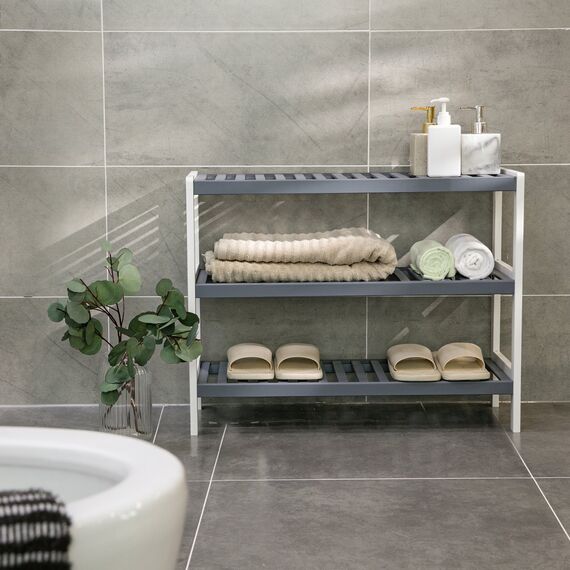 SONGMICS Schuhregal aus Bambus, Schuhablage mit 3 Ebenen, Schuh-Organizer, Regal für Schuhe, Pflanzen, Bücher, Wohnzimmer, Flur, Schlafzimmer, Badezimmer, 26 x 70 x 55 cm, weiß-grau LBS03WG