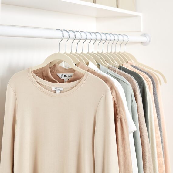 Amazon Basics Kleiderbügel für Hemd/Kleid, mit Samt überzogen, 50er-Pack, Elfenbein